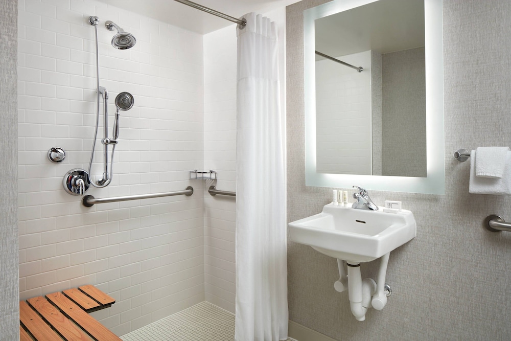 Fairfield Inn & Suites by Marriott Washington DC Downtown - photo 16