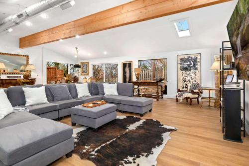 Nanna’s Blessing Walkable to UofA Campus Spacious in Fayetteville, United States