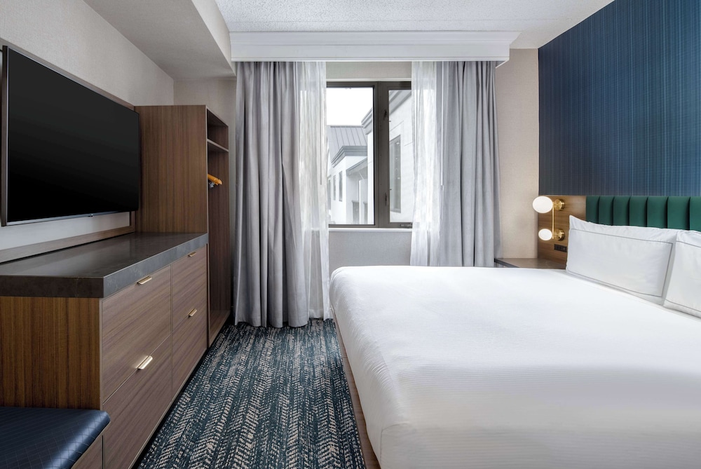 DoubleTree Suites by Hilton Hotel Mt. Laurel - photo 15