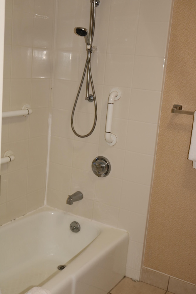 Baymont by Wyndham Columbia Northwest - photo 14