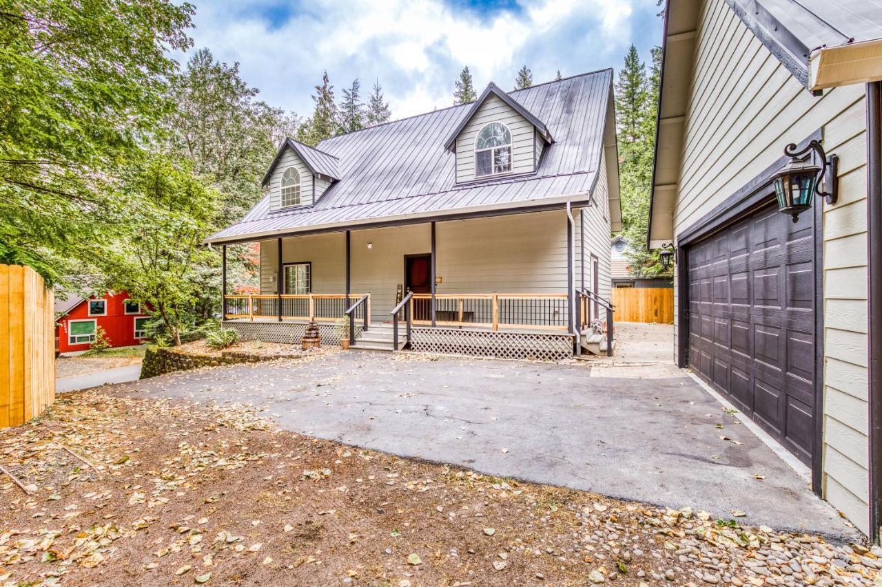 Sandy Ski Chalet — 4-Star Luxury Hotel in Mount Hood Village, United States