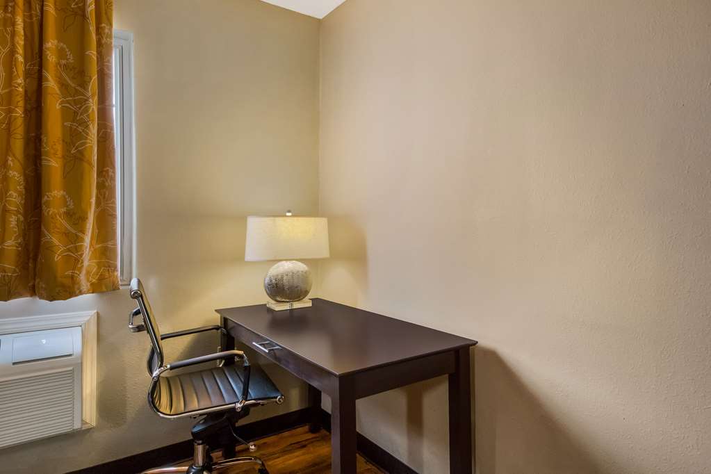 EconoLodge San Antonio Seaworld Medical Center - photo 13