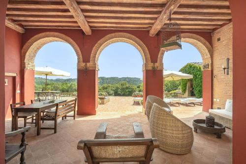 Centolivi 8 by Salogi Villas — 4-Star Luxury Hotel in Montecastello, Italy