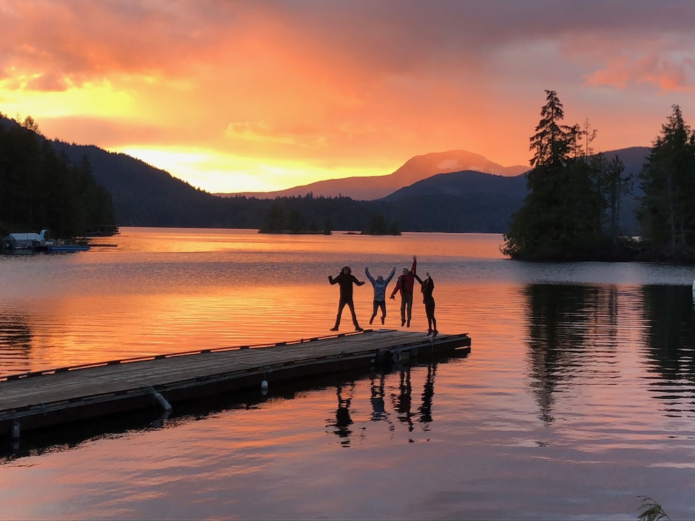 Ruby Lake Resort - carbon neutral hotel in Unknown City