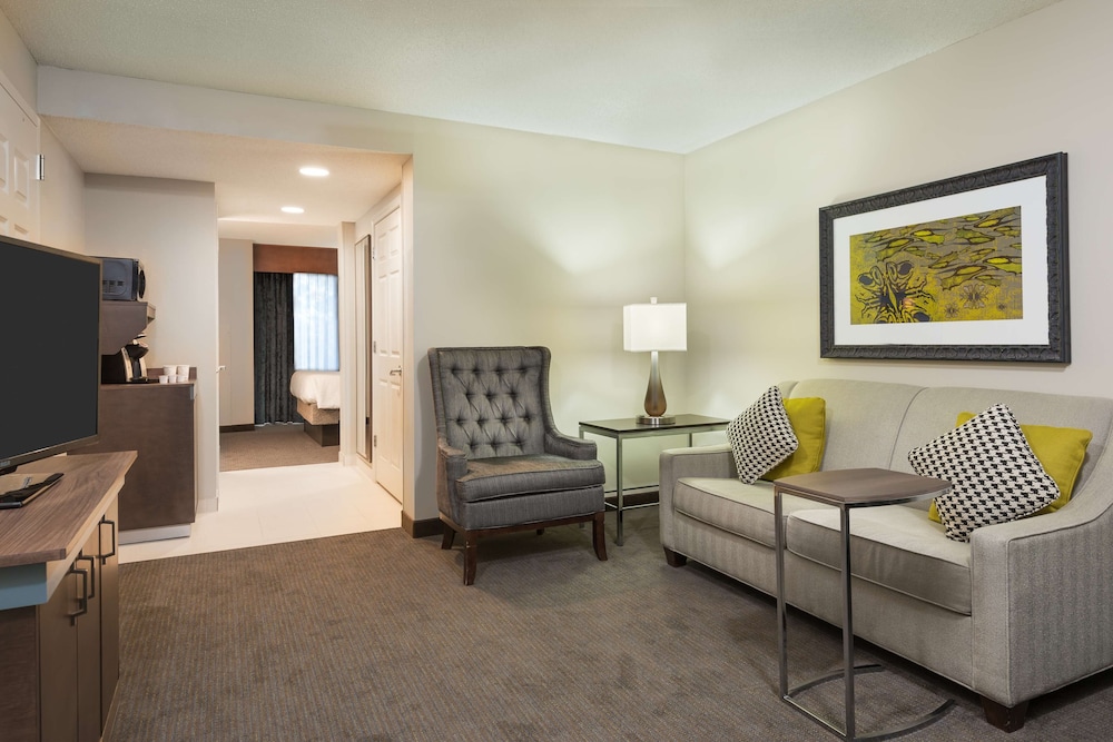 Hilton Garden Inn Westbury - photo 19