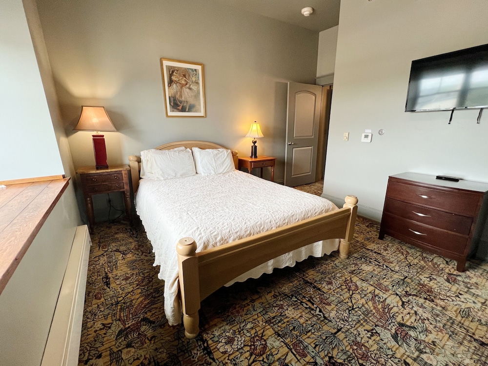 The Black Hawk Hotel - photo 20