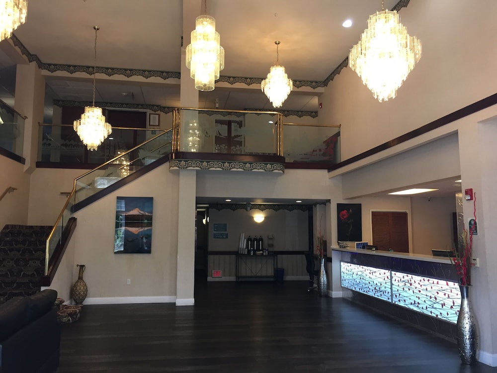 Holiday Inn Express & Suites Portland East - photo 24