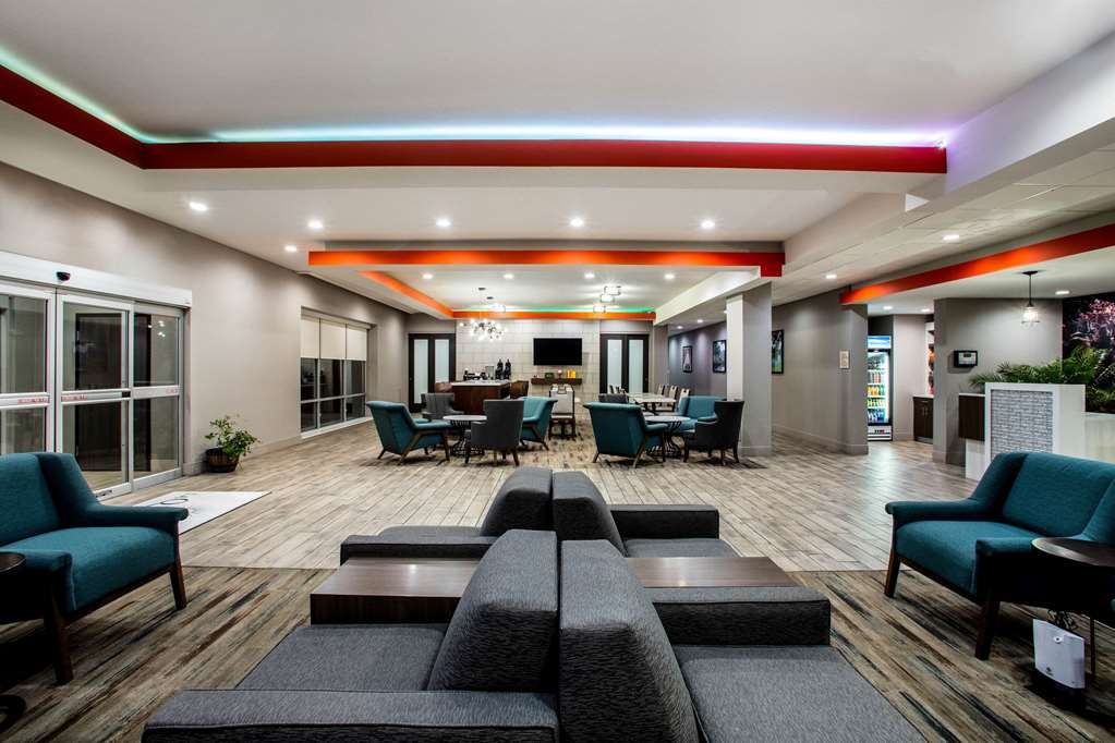 La Quinta Inn & Suites by Wyndham Pittsburg - photo 7