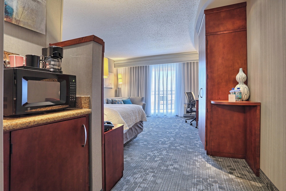 Courtyard by Marriott Harrisburg West Mechanicsburg - photo 14