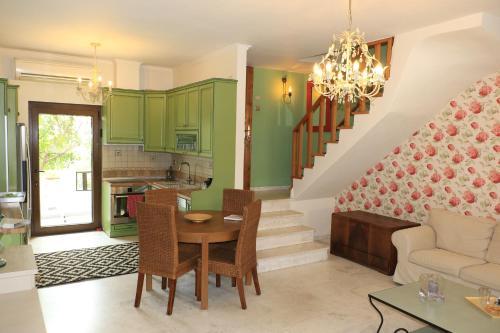 Theros home — 4-Star Luxury Hotel in Nea Peramos, Greece
