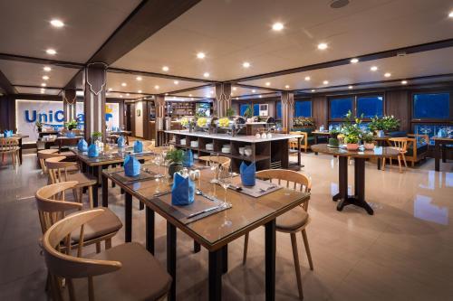 Unicharm Cruise Halong — 4-Star Luxury Hotel in Ha Long, Vietnam