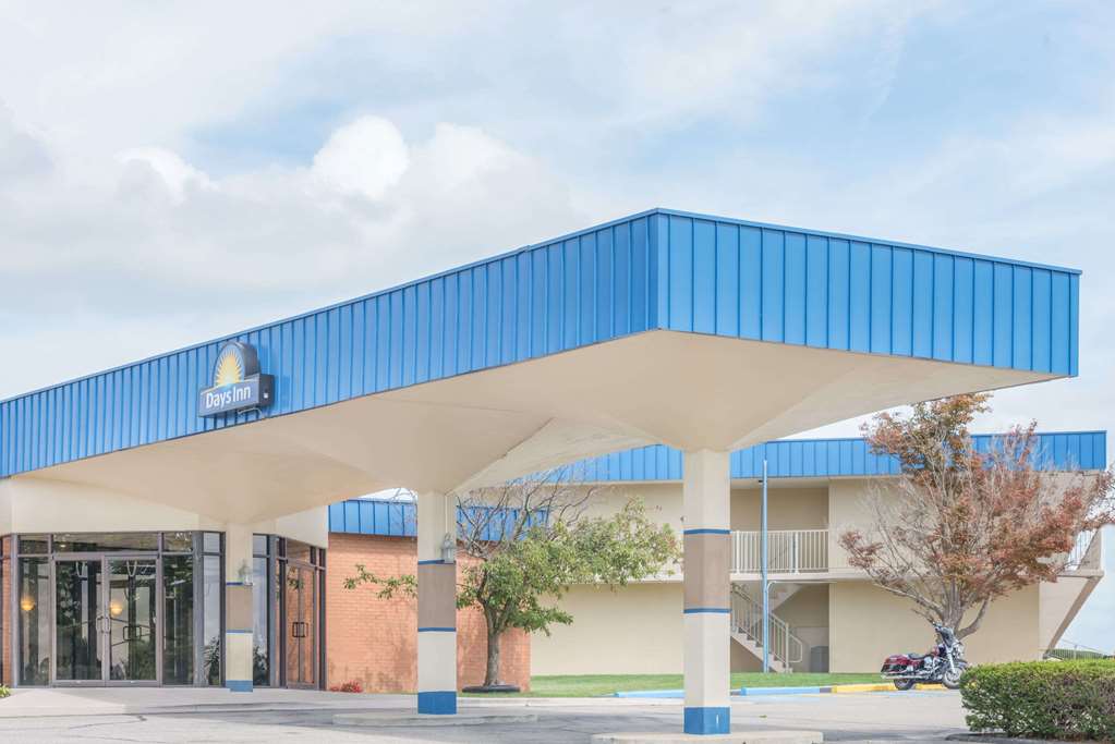 Days Inn by Wyndham St Clairsville — hotel in Saint Clairsville