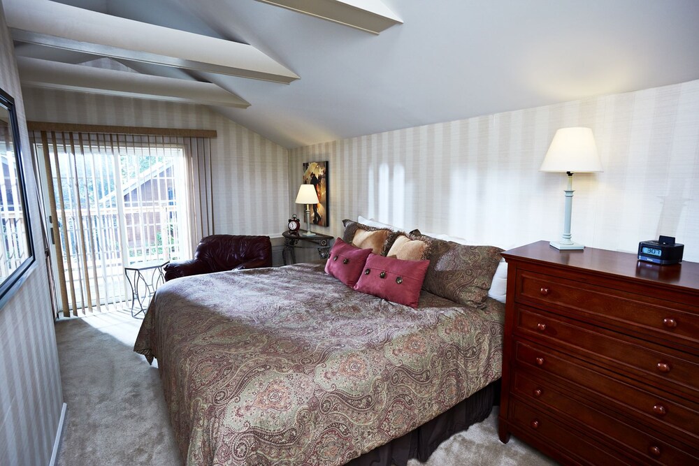 The Mount Vernon Inn - photo 18