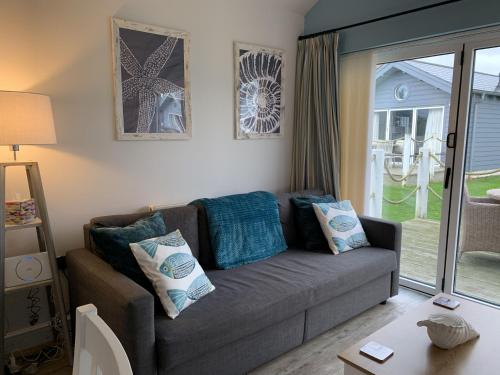 Rosies The Bay 2 bedrooms with ensuites parking for 2 cars 2 dogs welcome