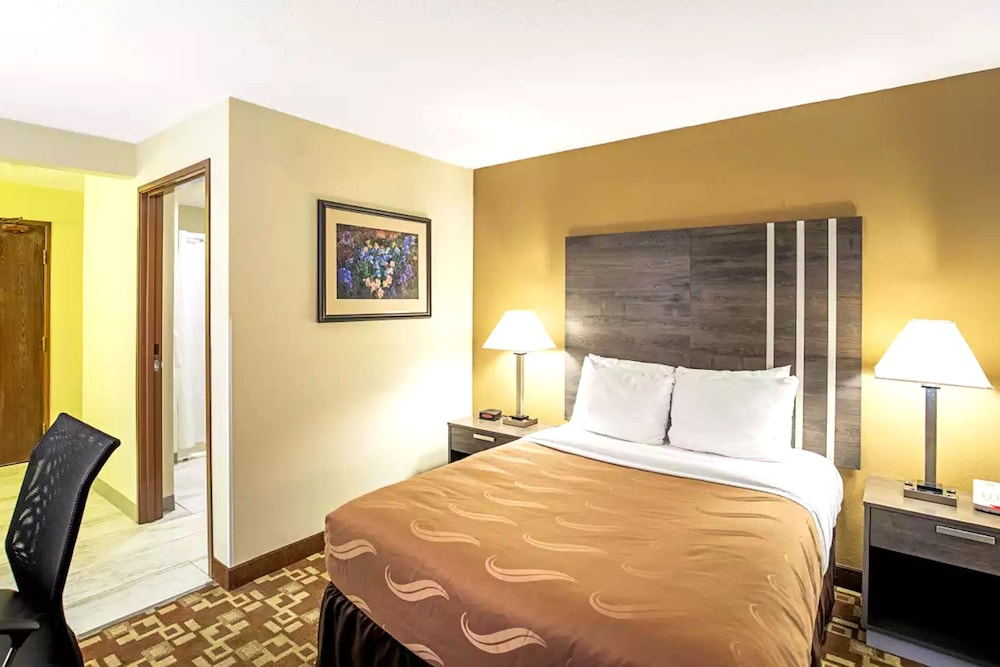 Norwood Inn & Suites Milwaukee - photo 8