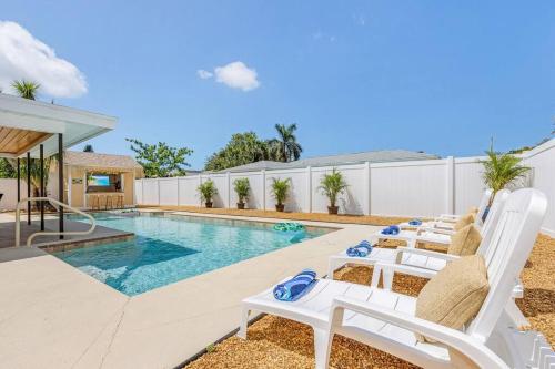 Naples Fl Paradise Pool Home — 4-Star Luxury Hotel in Naples, United States