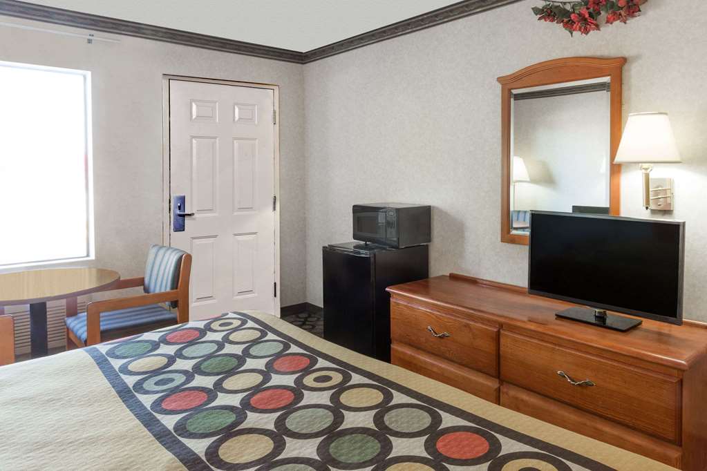Super 8 by Wyndham Ashburn - photo 11