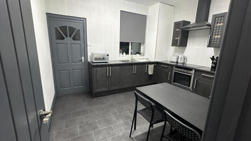 Modern 2 Bed Near Turf Moor Football Stadium — hotel in Burnley