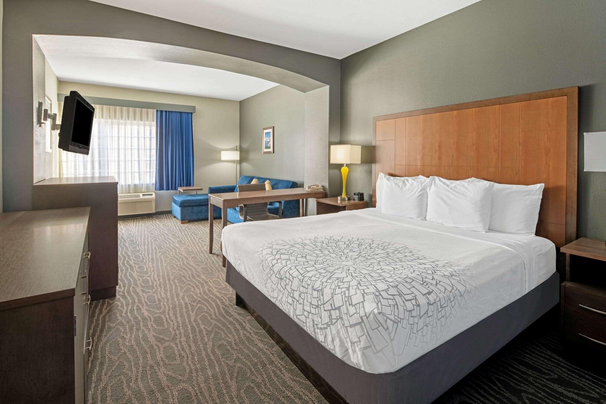 La Quinta Inn & Suites by Wyndham Mercedes Outlet Mall - photo 23