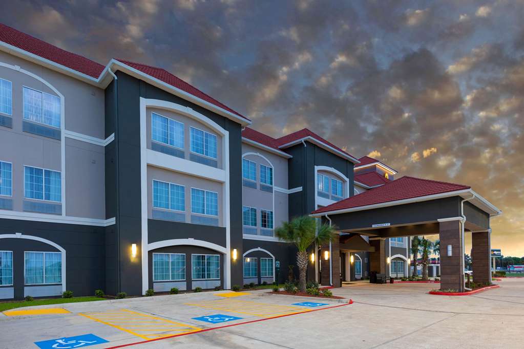 La Quinta Inn & Suites by Wyndham Port Lavaca - photo 4
