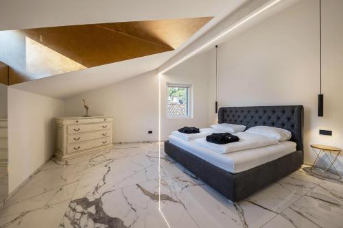 App 301 Palazzo Cavour — 4-Star Luxury Hotel in Bolzano, Italy