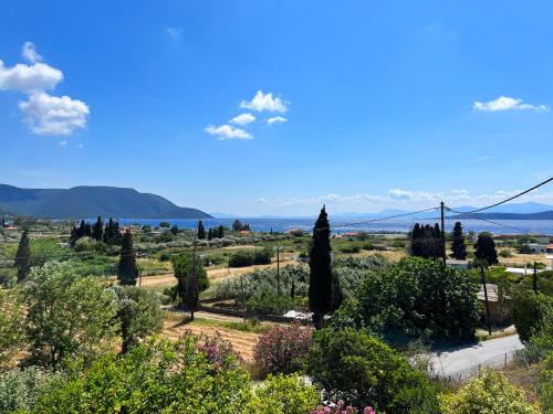 Ariadni's home With a sea view — 4-Star Luxury Hotel in Nea Stira, Greece