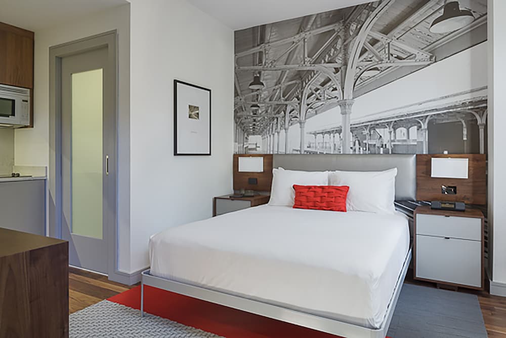 The Revolution Hotel - photo 12