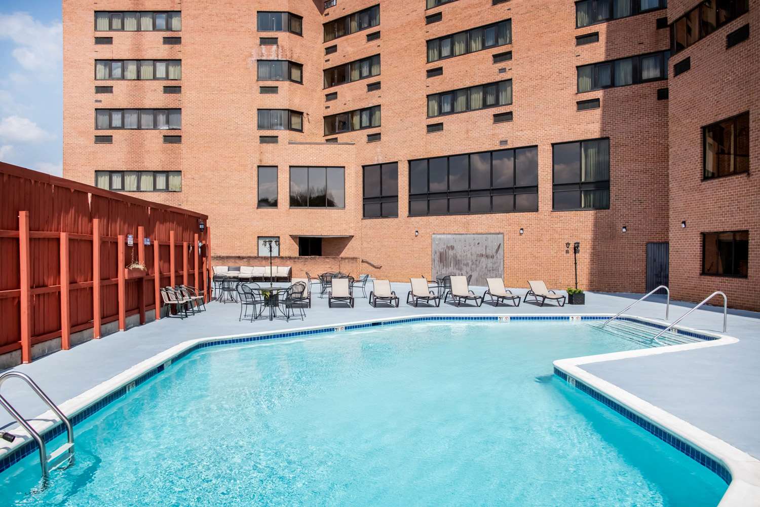 APM Inn and Suites - photo 30