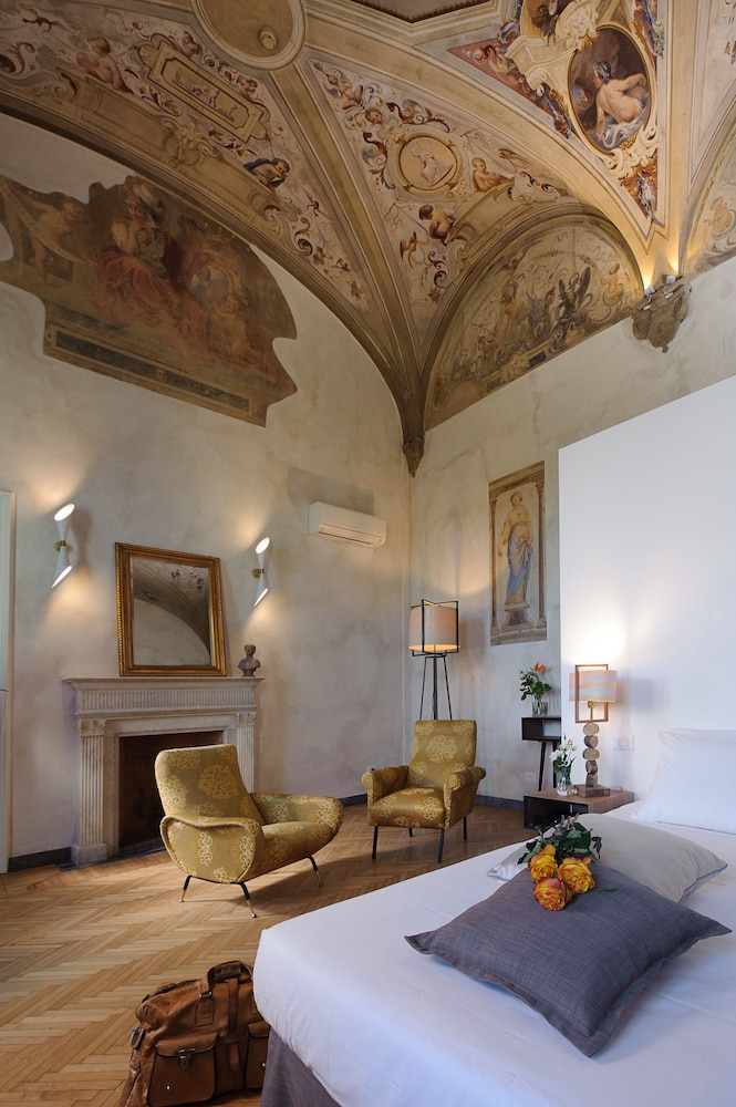 Hotel Lungarno Vespucci 50 in Florence, Italy