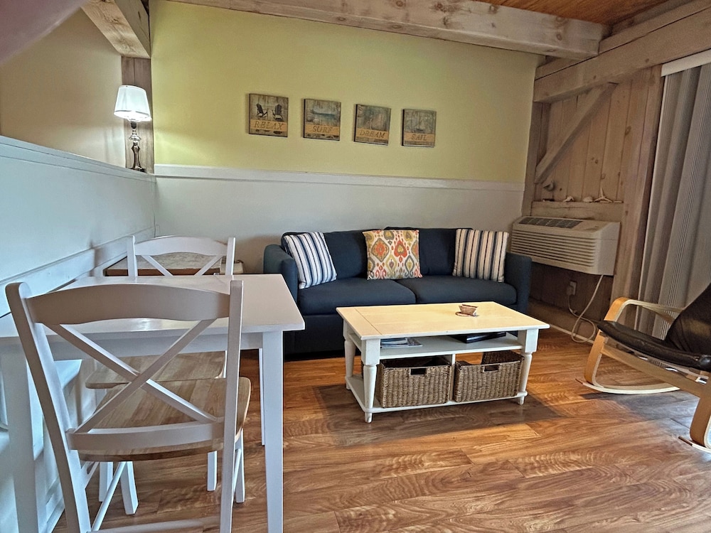 The Island Inn on Martha's Vineyard - photo 10