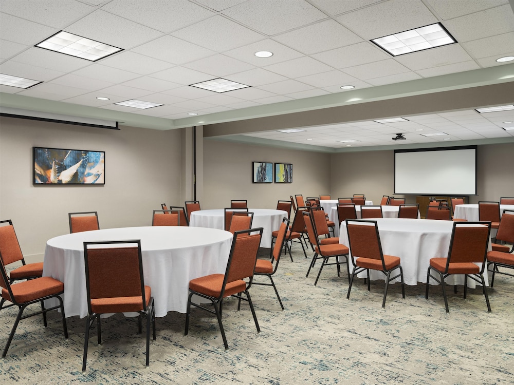 Hilton Garden Inn Albuquerque Airport - photo 37