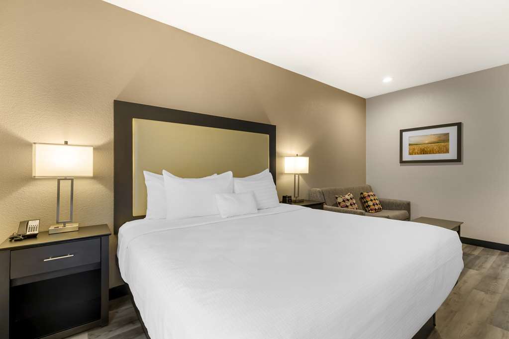 Best Western Plus Des Moines West Inn & Suites - photo 35