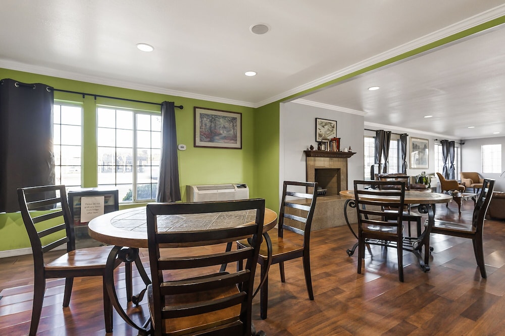 Grace Light Inn - photo 8