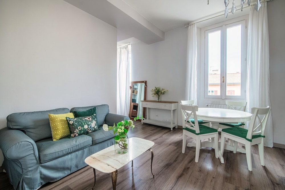 Glamour by MyHomeInComo — 4-Star Luxury Hotel in Como, Italy