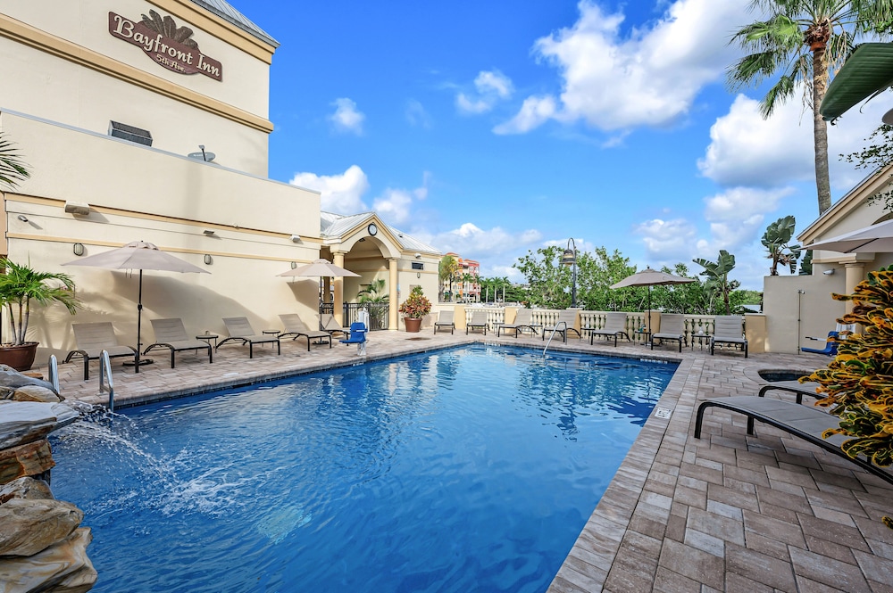 Bayfront Inn Fifth Avenue - photo 27