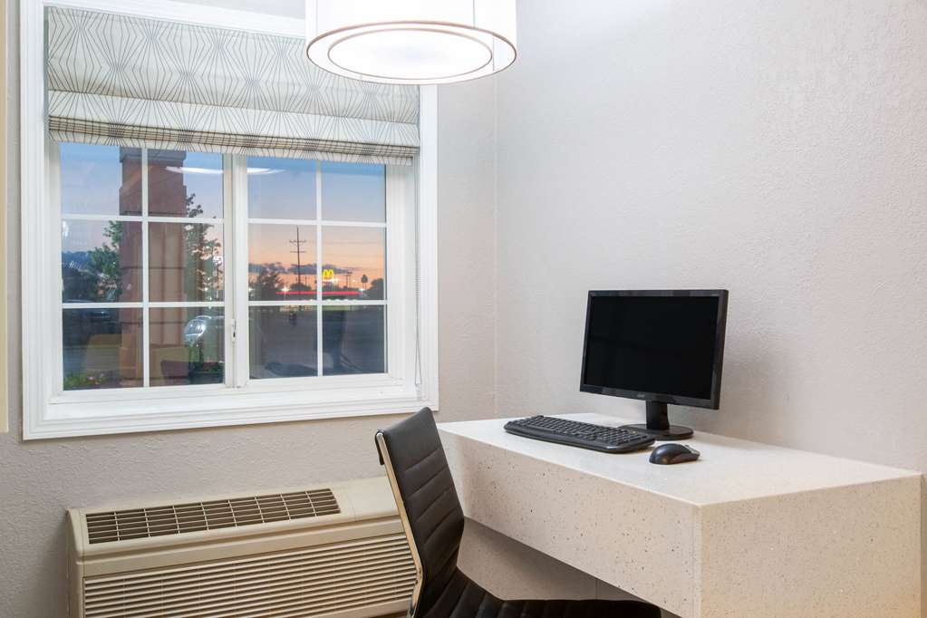 Super 8 by Wyndham Ottawa - photo 20