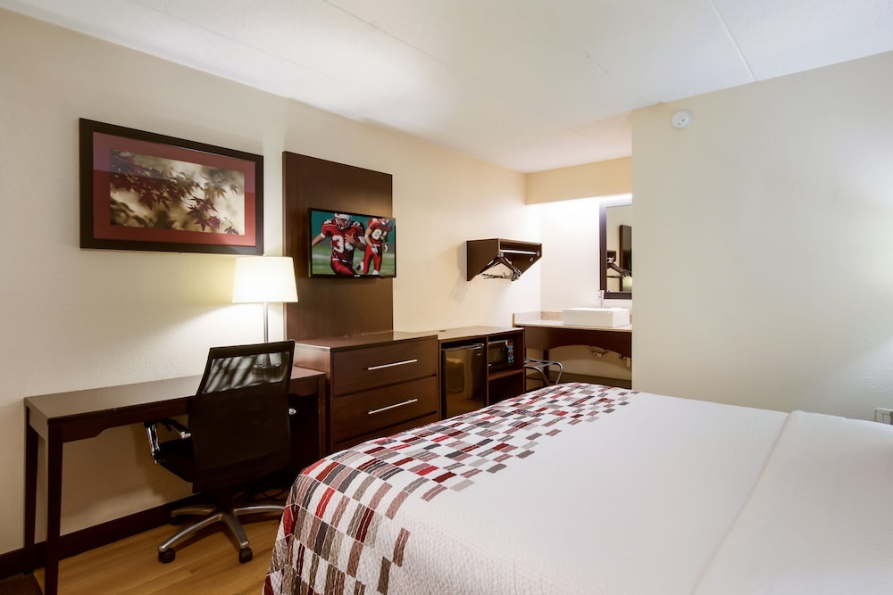 Red Roof Inn Grand Rapids Airport - photo 8