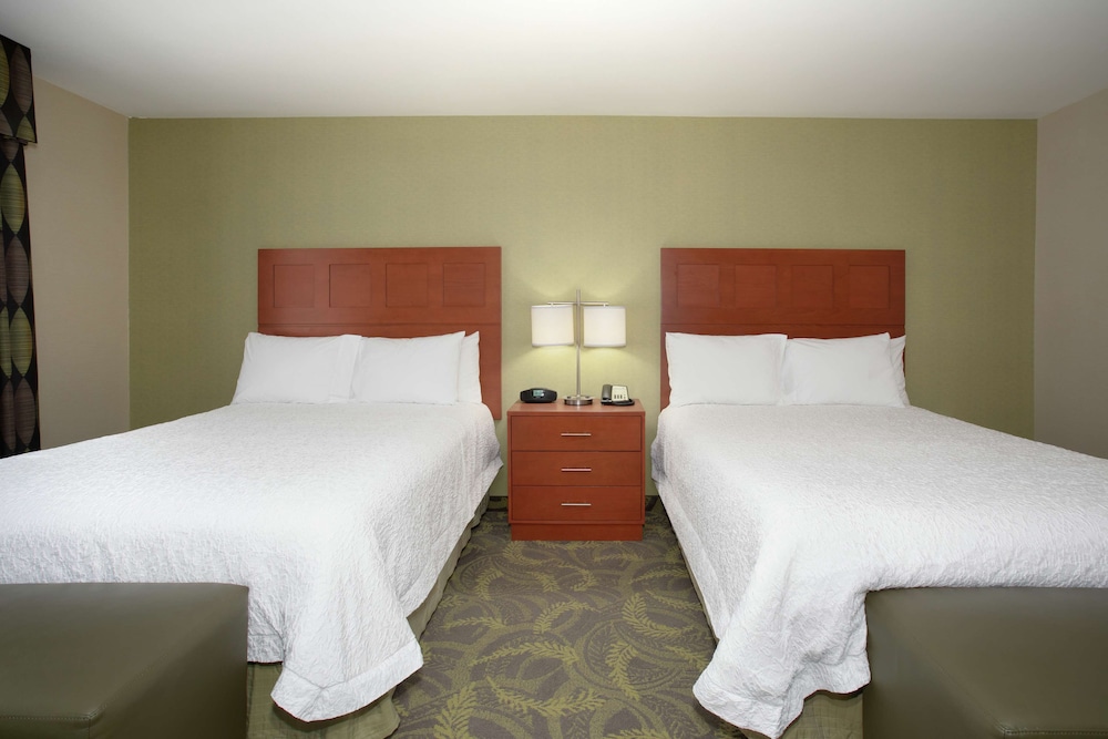 Hampton Inn and Suites Astoria - photo 30