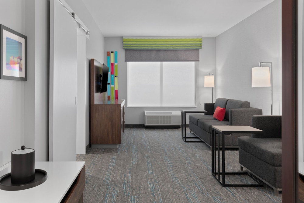 Hampton Inn Saline - photo 16