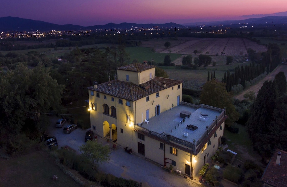 Bella di Ceciliano — 4-Star Luxury Hotel in Arezzo, Italy