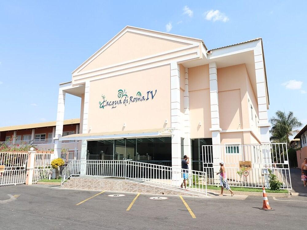 Hotel Lacqua Diroma Apartamentos Completos para 5 pessoas em Caldas Novas GO in Caldas Novas, Brasil