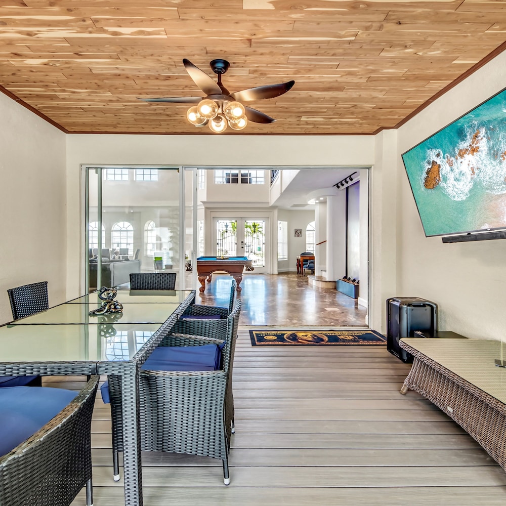 Golden Globe luxury on the canal with poolspa - photo 79
