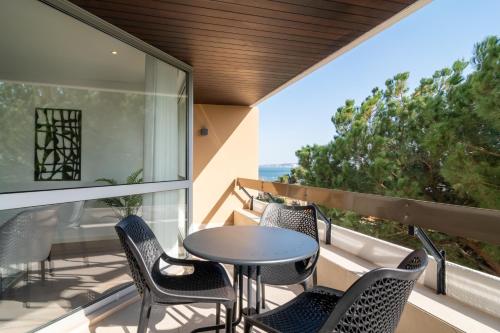 Coastal Charm by LovelyStay — 4-Star Luxury Hotel in Oeiras, Portugal