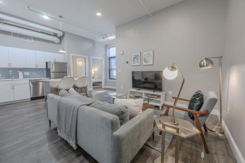 Pet Friendly Downtown Boston Elevator Washer Dryer — 4-Star Luxury Hotel in Boston, United States