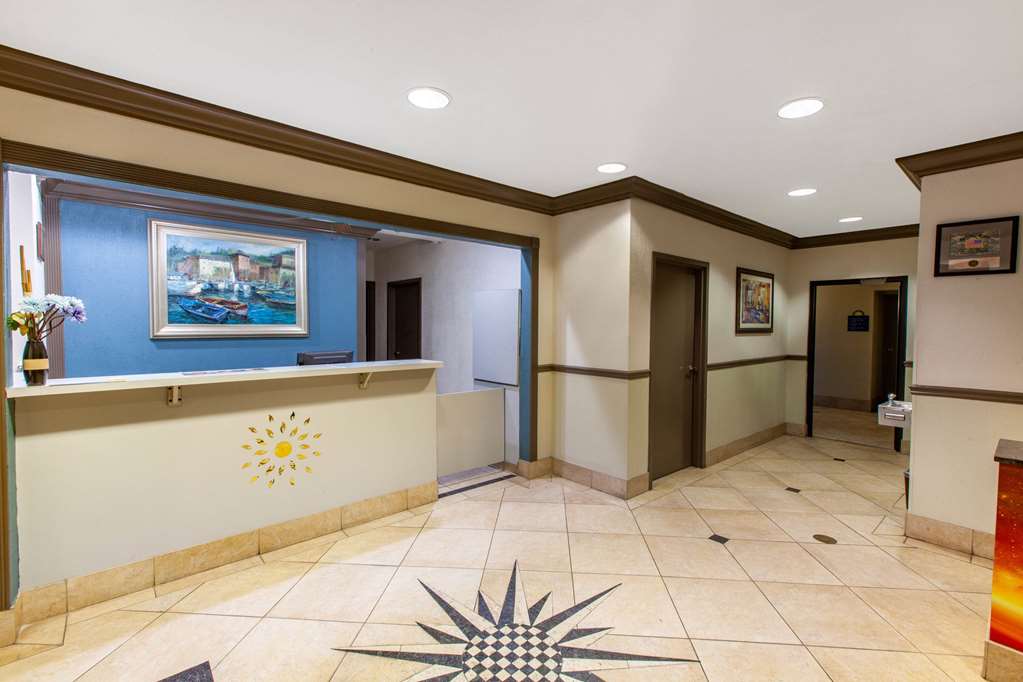 Days Inn & Suites by Wyndham Webster NASA ClearLake Houston - photo 6