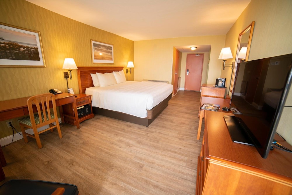 Oceanfront Inn - photo 12