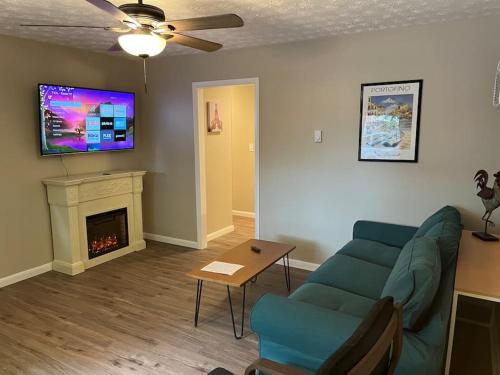 Carter #6 Two Bedroom Apartment near Xavier — 4-Star Luxury Hotel in Cincinnati, United States