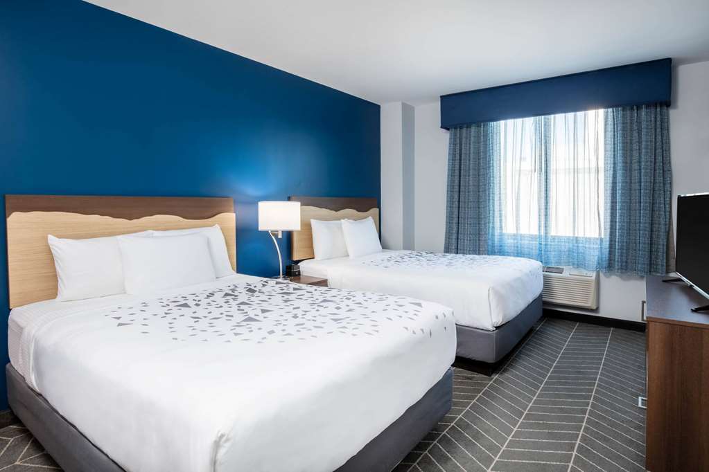 La Quinta Inn and Suites Long Island City - photo 18