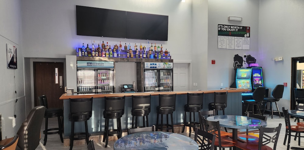 The Oasis Hotel & Bar - photo 30