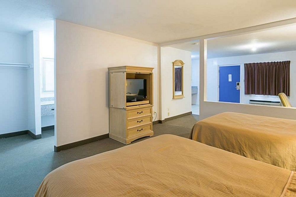 Rodeway Inn & Suites Enterprise - photo 17